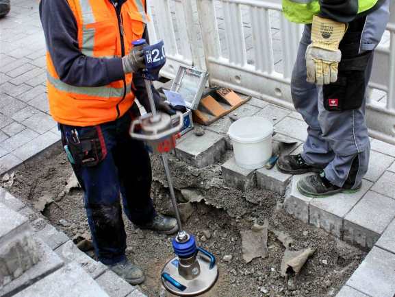 Bohrung unter Gehweh